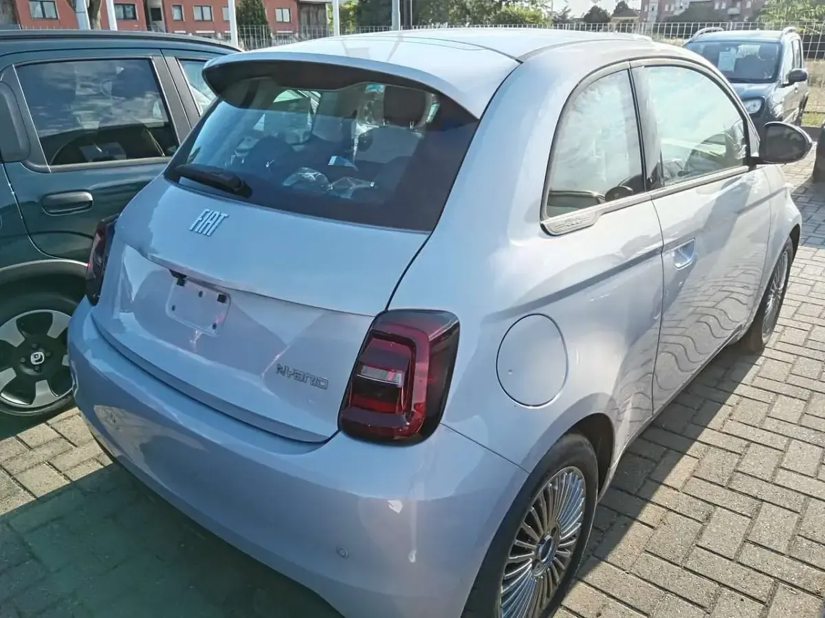 Nuova Fiat 500 Icon 69 CV (50 kW) 2026 Argento Berlina