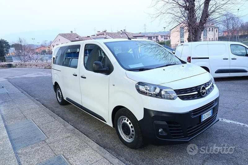 Usata Opel Zafira Life Business 122 CV (89 kW) 2021 Bianco Monovolume