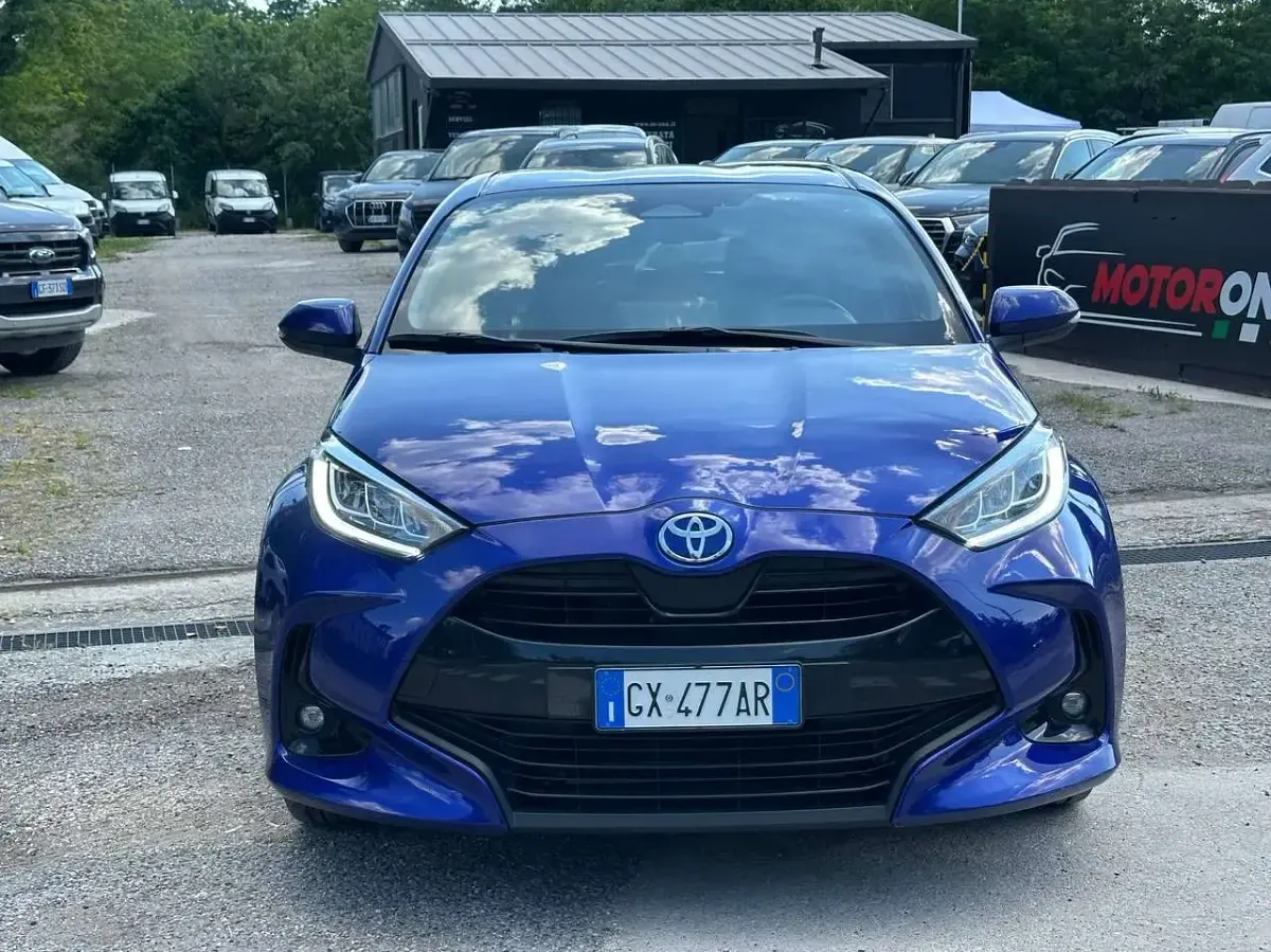Usata Toyota Yaris Hybrid Trend 116 CV (85 kW) 2024 Blu Berlina