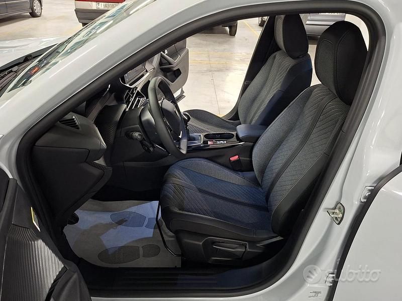 Nuova Peugeot 2008 Allure 101 CV (74 kW) 2025 Bianco SUV