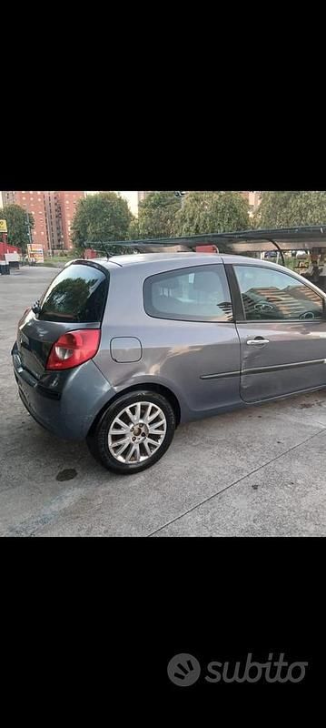 Usata 2006 Renault Clio II | 400 € (Cara) - Immagine 1/3