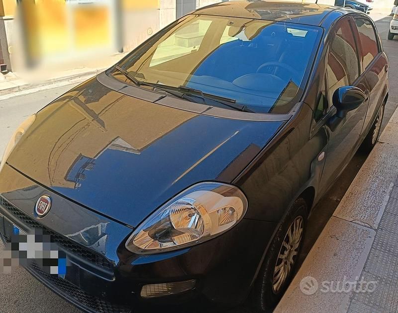Usata Fiat Punto Lounge 69 CV (50 kW) 2016 Blu/azzurro Utilitaria