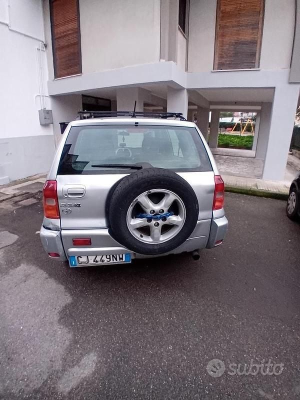 Usata Toyota RAV4 116 CV (85 kW) 2003 Grigio SUV