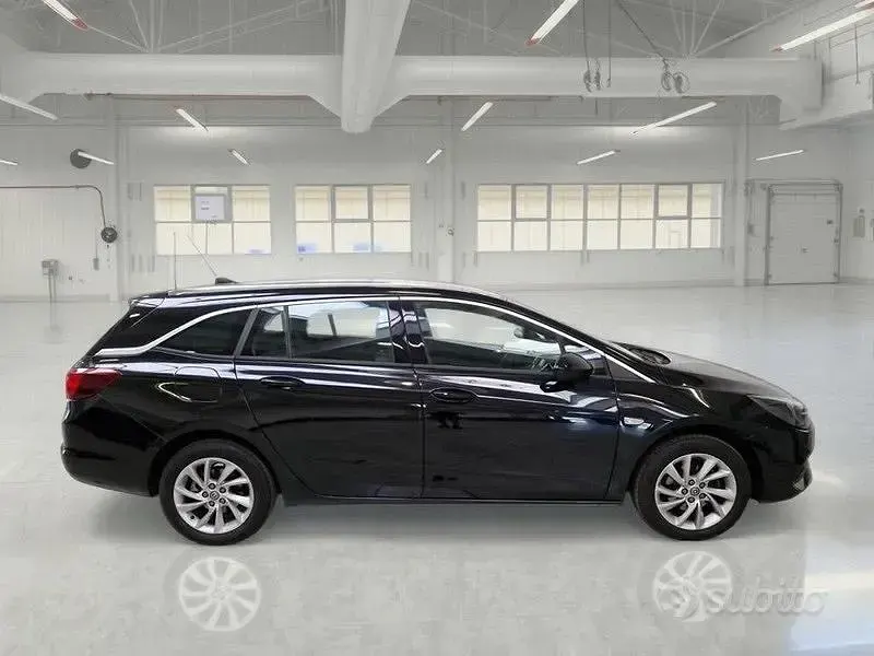 Usata Opel Astra Business Elegance 122 CV (89 kW) 2022 Nero Utilitaria