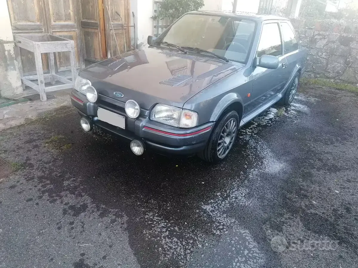Usata Ford Escort RS 129 CV (94 kW) 1987 Bluazzurro Berlina