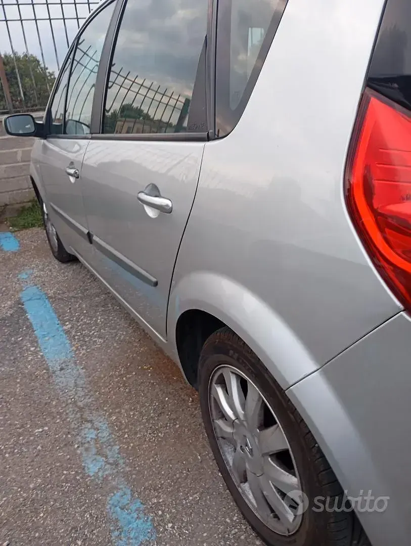 Usata Renault Scenic E-Tech 106 CV (77 kW) 2007 Grigio Berlina