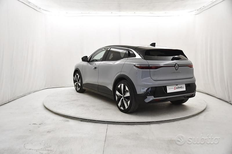 Usado Renault Megane E-Tech Evolution 160 kW (218 CV) 2023 Gris Berlina