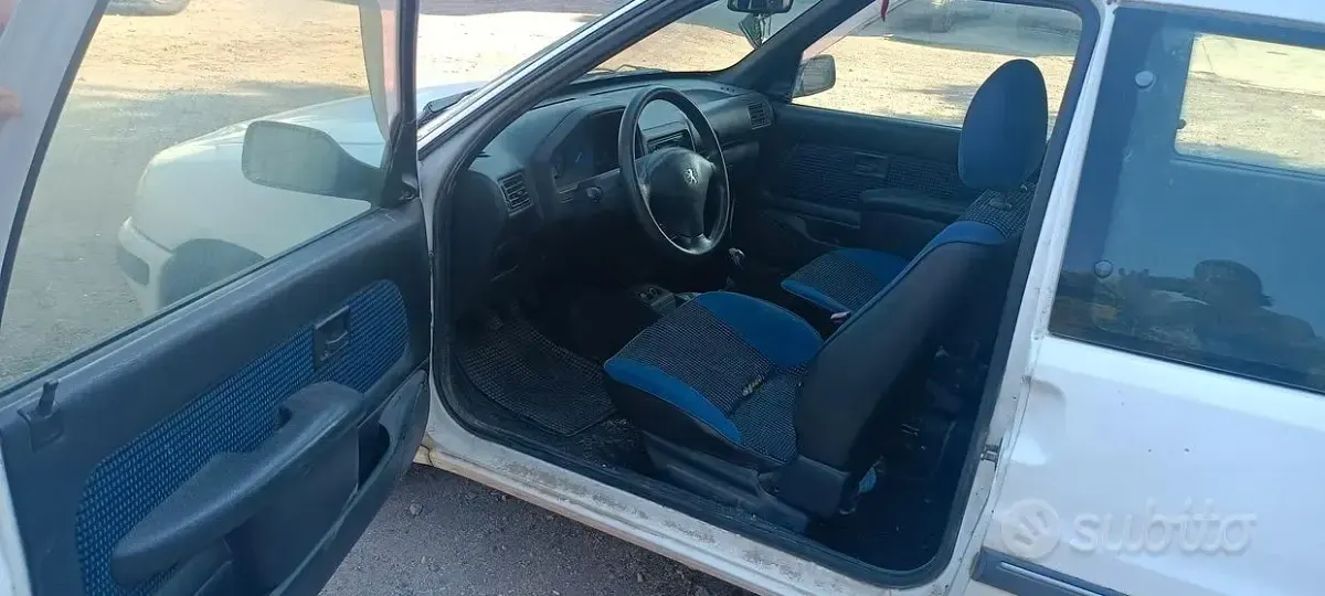 Usata Peugeot 106 57 CV (41 kW) 2001 Bianco Utilitaria