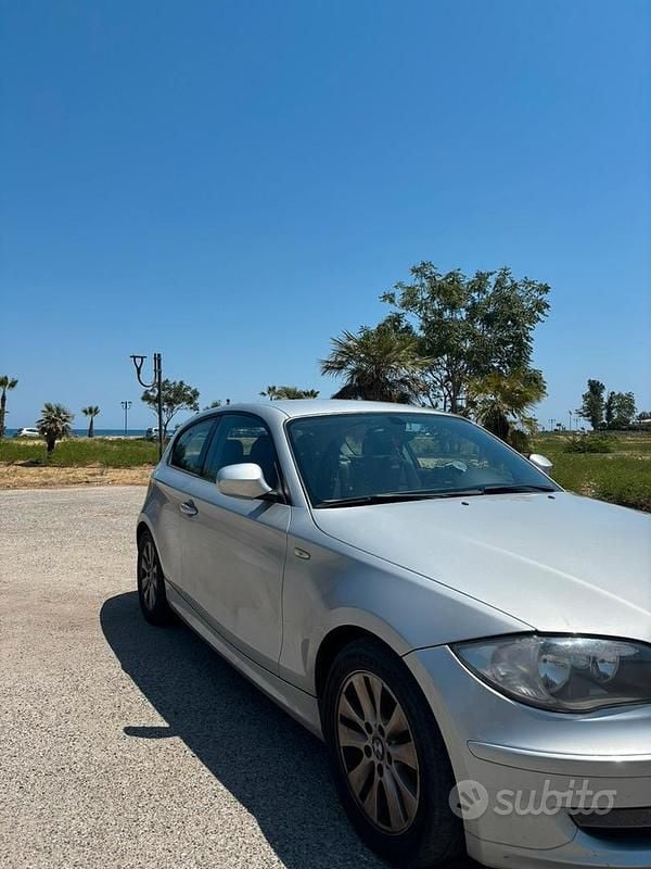 Usata BMW 116 122 CV (89 kW) 2009 Grigio Utilitaria