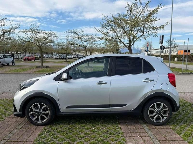 Usata Kia Picanto X-Line 101 CV (74 kW) 2023 Argento Utilitaria