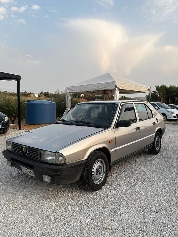 Usata Alfa Romeo 33 95 CV (69 kW) 1986 Grigio Berlina
