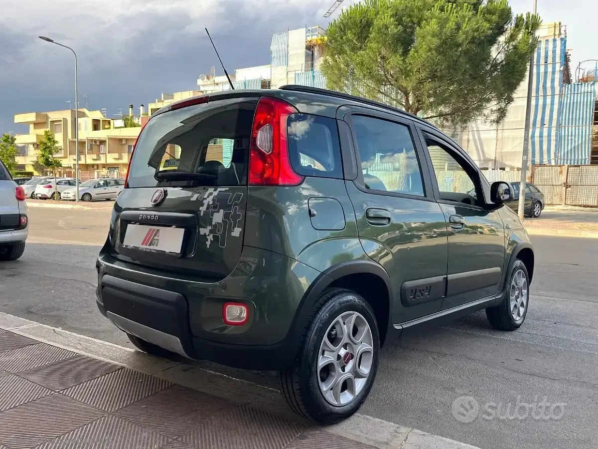 Usata Fiat Panda 4x4 S 95 CV (69 kW) 2016 Verde Utilitaria