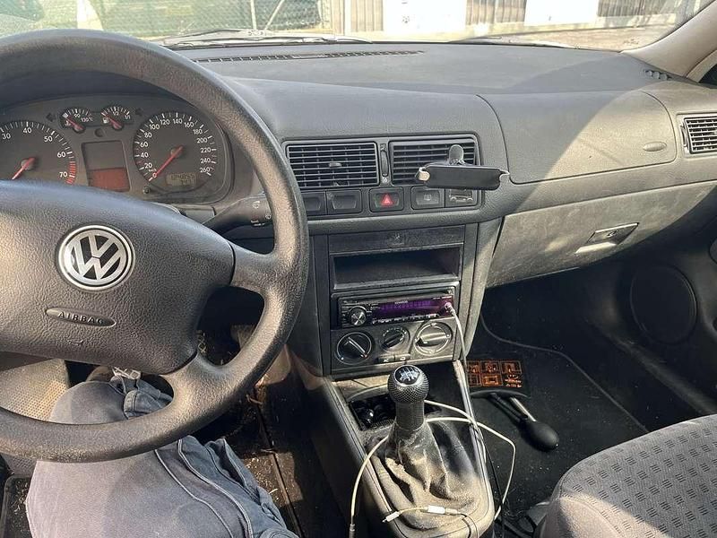 Usata VW Golf IV 101 CV (74 kW) 2000 Grigio Berlina