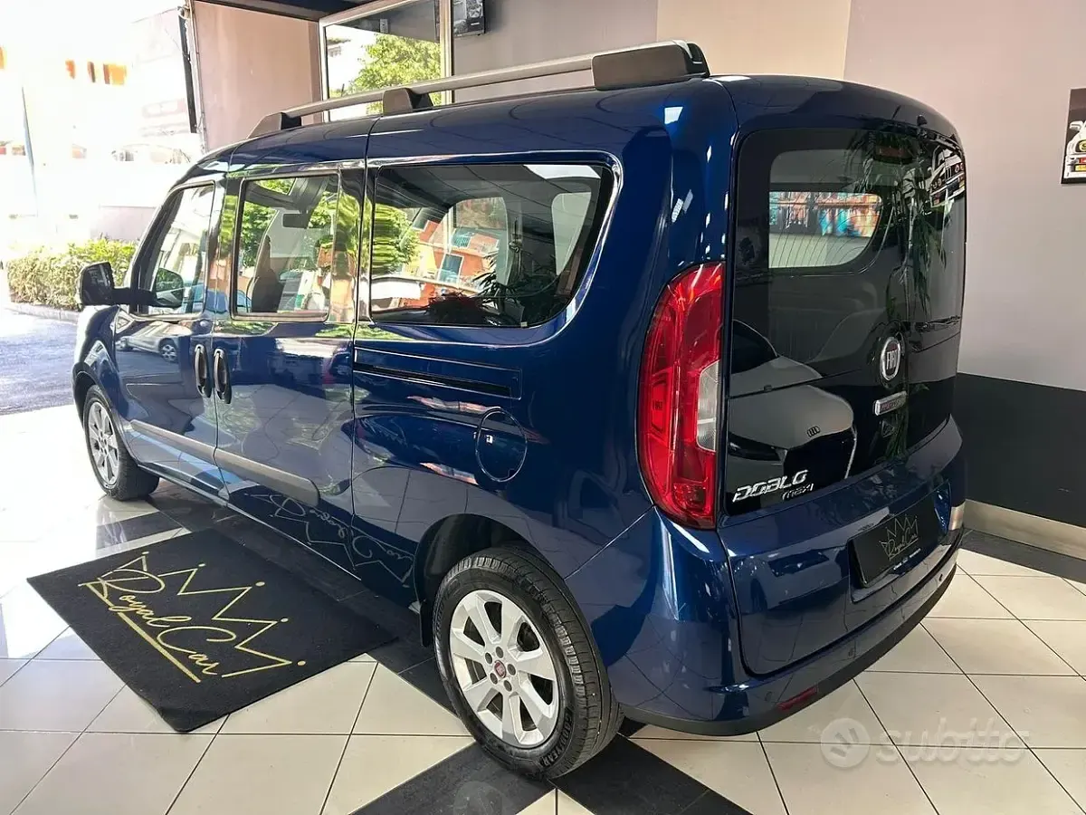 Usata Fiat Doblò Lounge 105 CV (77 kW) 2023 Blu Monovolume