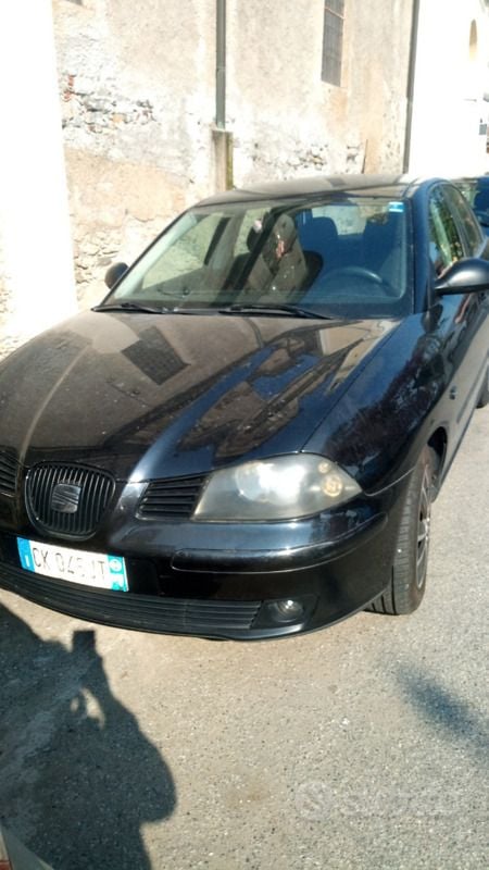 Nero Usata 2004 Seat Ibiza Tre volumi | 1500 € (Buon prezzo) - Immagine 1/4