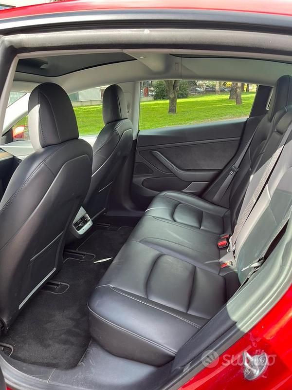 Usata Tesla Model 3 Standard Range 239 kW (325 CV) 2021 Rosso Berlina