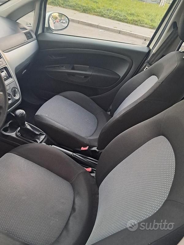 Usata Fiat Grande Punto 75 CV (55 kW) 2011 Bianco Utilitaria