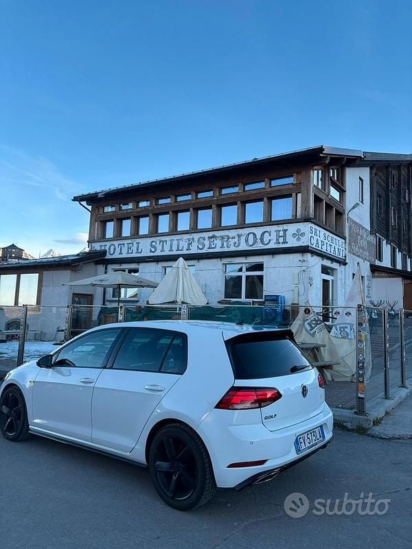Bianco Usata 2019 VW Golf VII R-line Tre volumi | 16.000 € (Buon prezzo) - Immagine 1/4