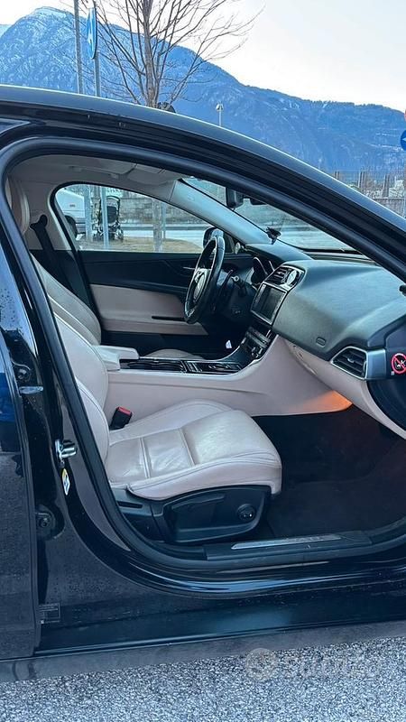 Usata Jaguar XE Business Edition 180 CV (132 kW) 2016 Nero Berlina
