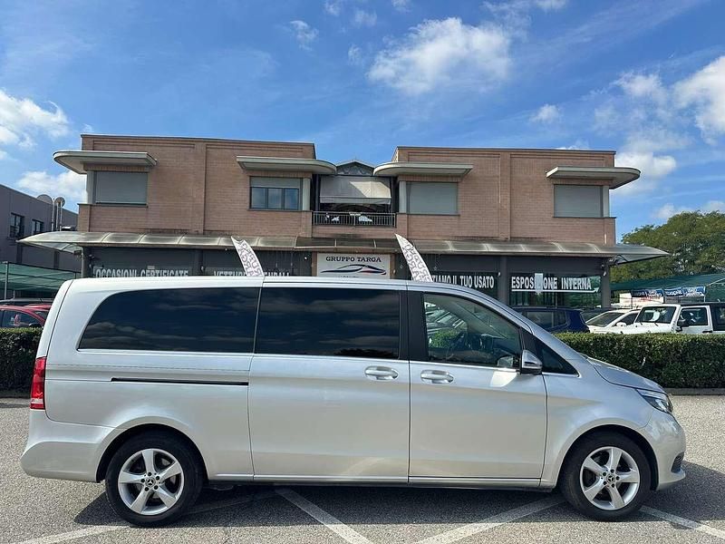 Usata Mercedes V200 136 CV (100 kW) 2018 Argento Monovolume