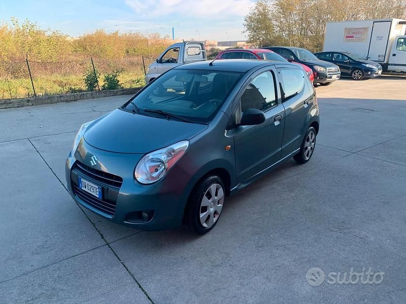 Grigio Usata 2009 Suzuki Alto GL Due volumi | 3200 € (Buon prezzo) - Immagine 1/4