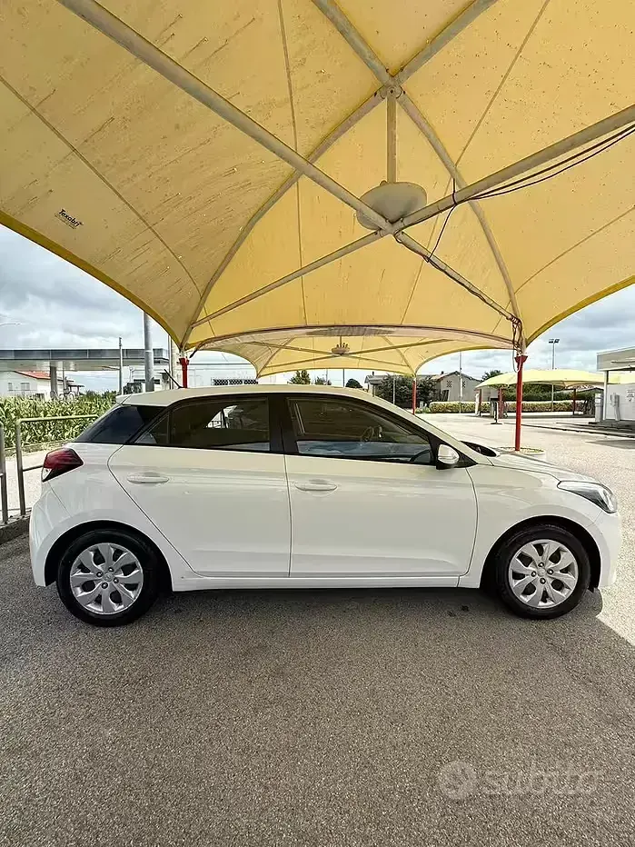 Usata Hyundai i20 75 CV (55 kW) 2018 Bianco Berlina