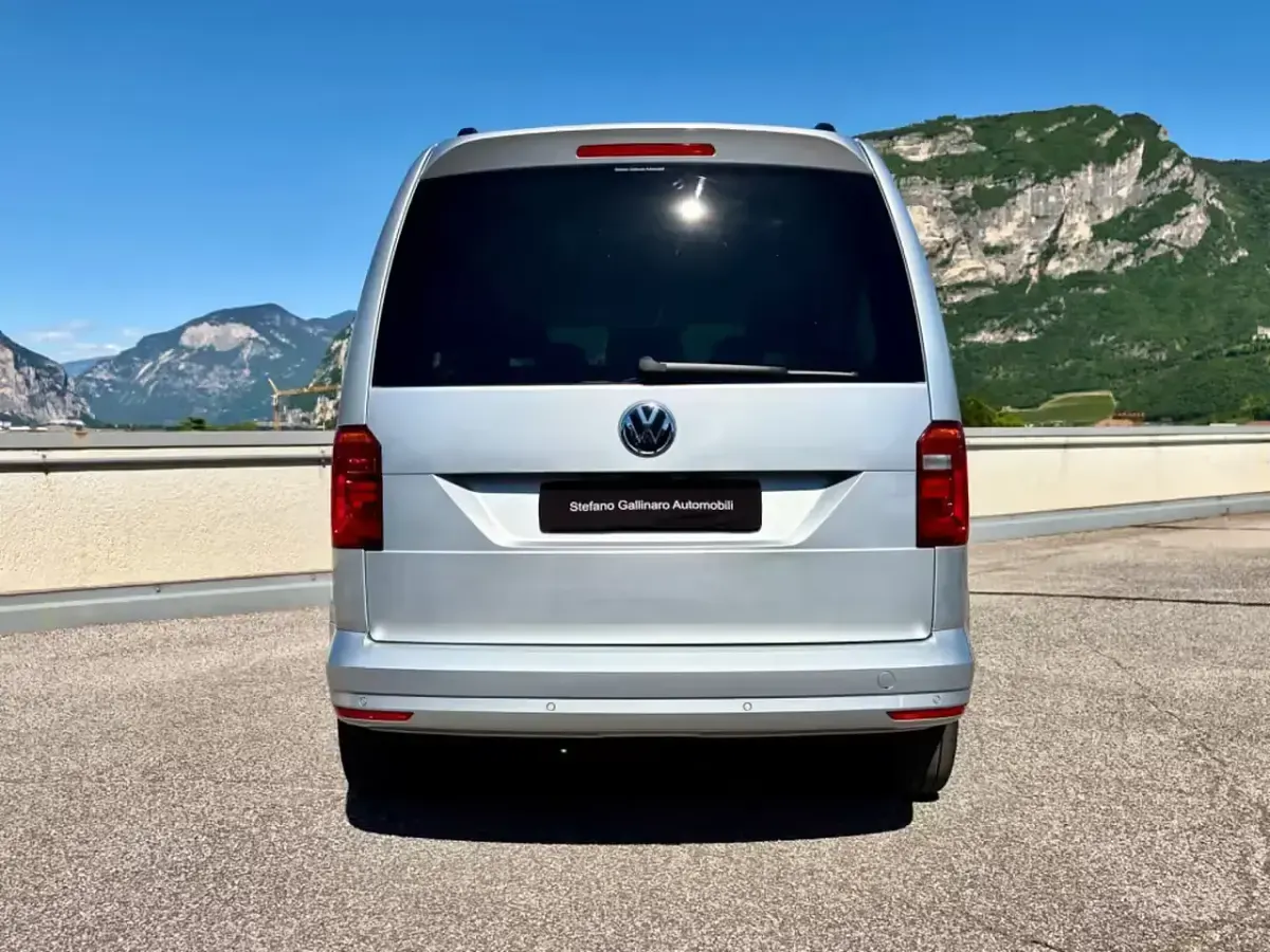 Usata VW Caddy Comfortline 122 CV (89 kW) 2020 Argento Monovolume
