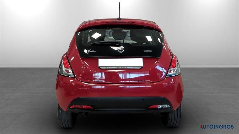 Usata Lancia Ypsilon Silver 69 CV (50 kW) 2022 Rosso Utilitaria