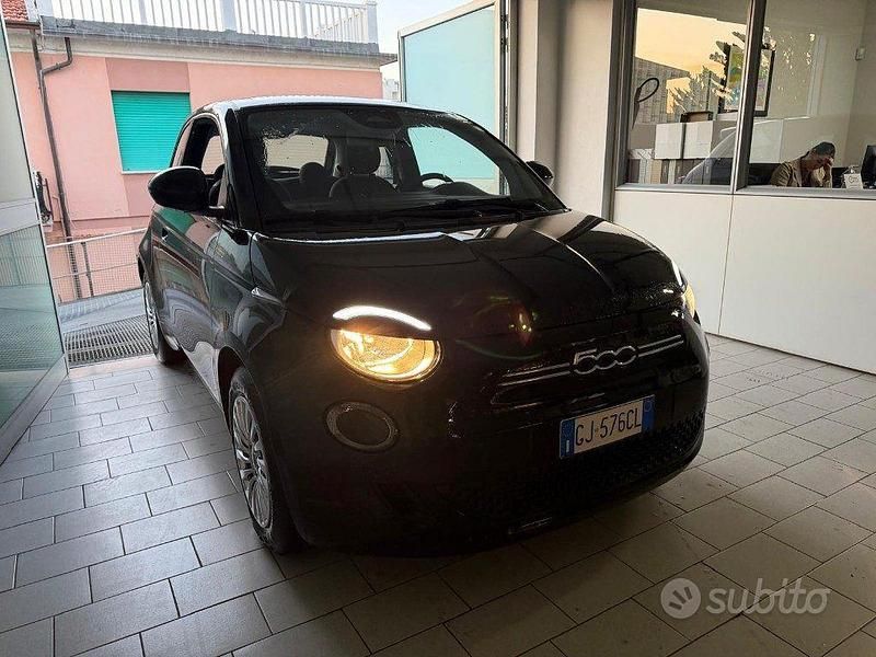 Gebraucht Fiat 500e Action 69 kW (95 PS) 2022 Schwarz Kleinwagen