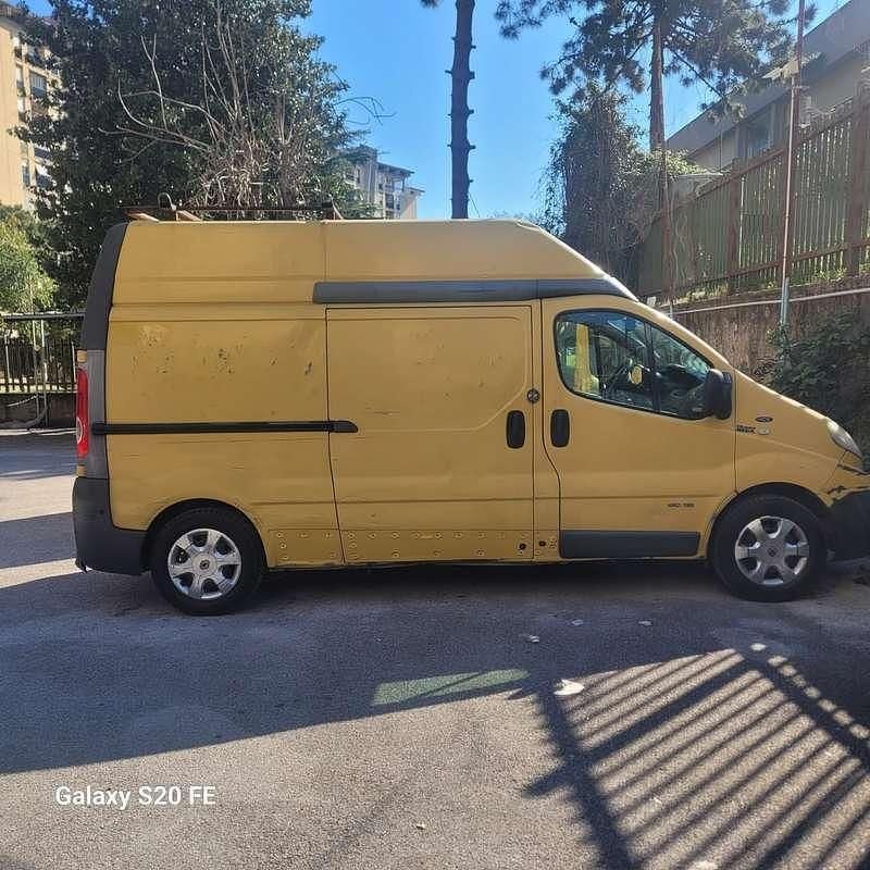 Usata Renault Trafic 116 CV (85 kW) 2012 Giallo Monovolume