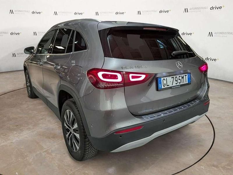 Usata Mercedes GLA180 Executive 116 CV (85 kW) 2023 Grigio montagna SUV
