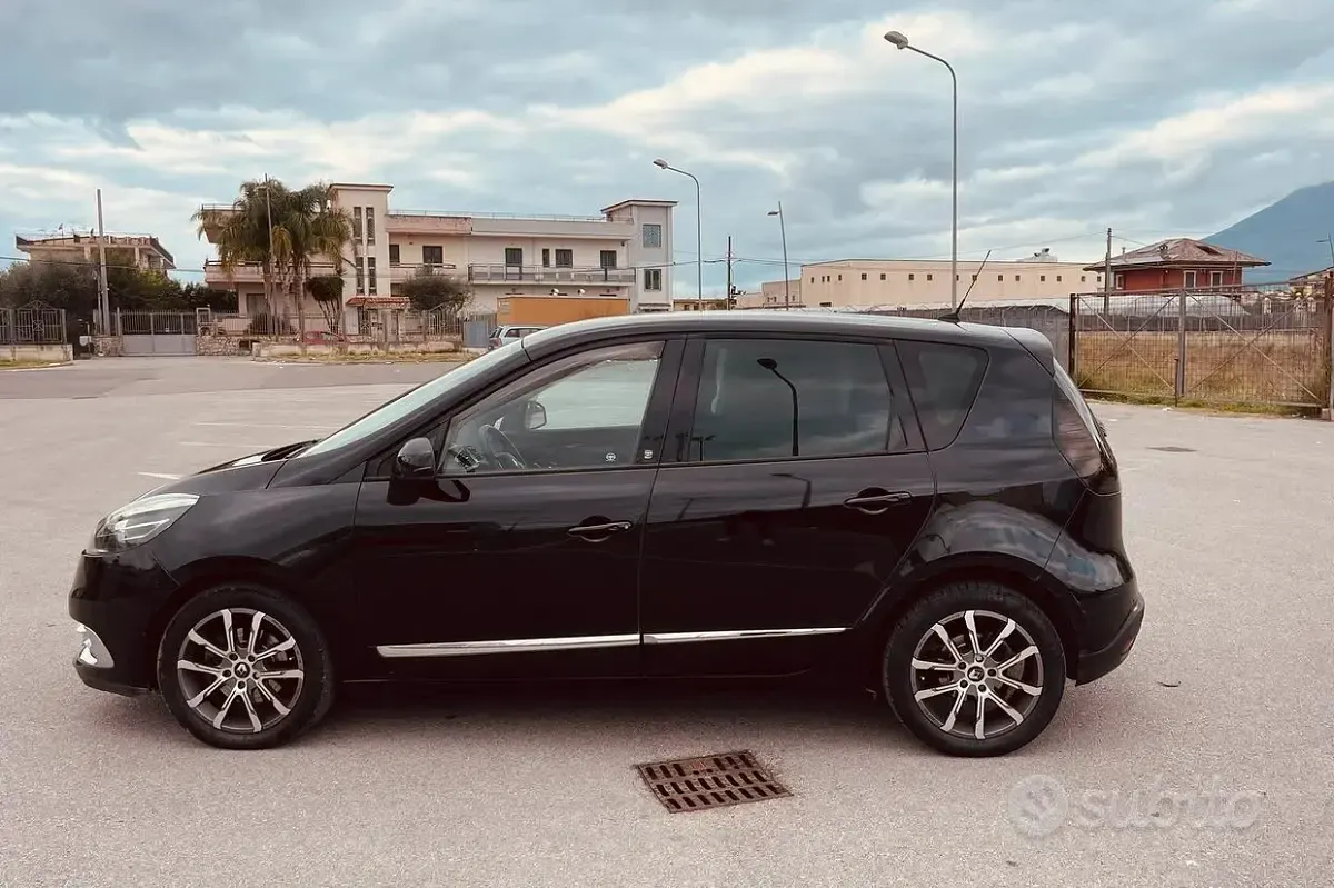 Usata Renault Scénic III 110 CV (80 kW) 2012 Nero Monovolume