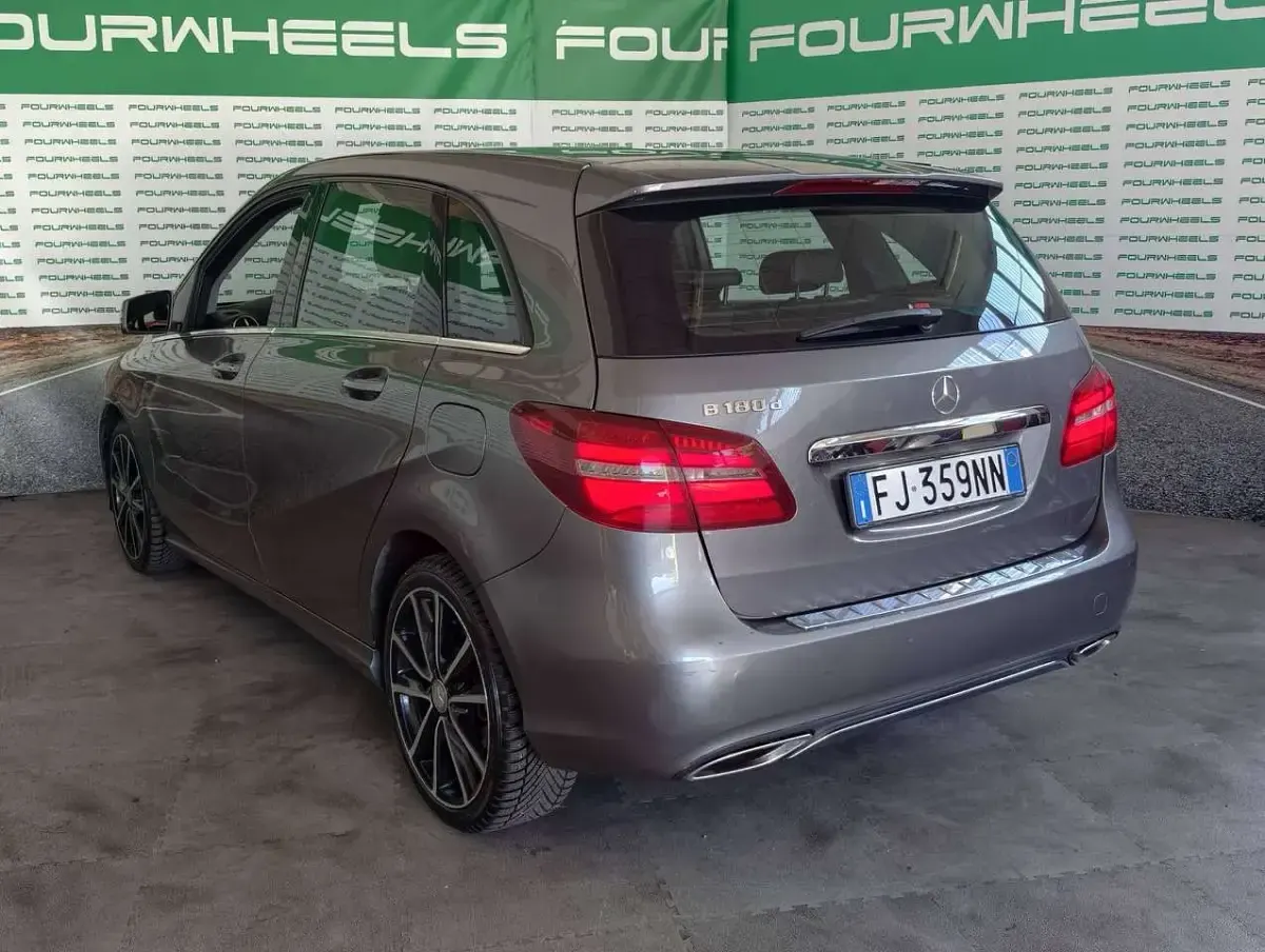 Usata Mercedes B180 109 CV (80 kW) 2017 Grigio Utilitaria