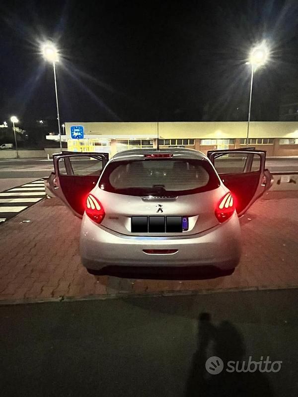 Usata Peugeot 208 75 CV (55 kW) 2017 Grigio Utilitaria