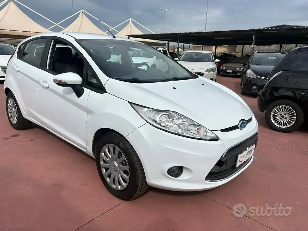 Usata Ford Fiesta Titanium 92 CV (67 kW) 2010 Bianco Berlina