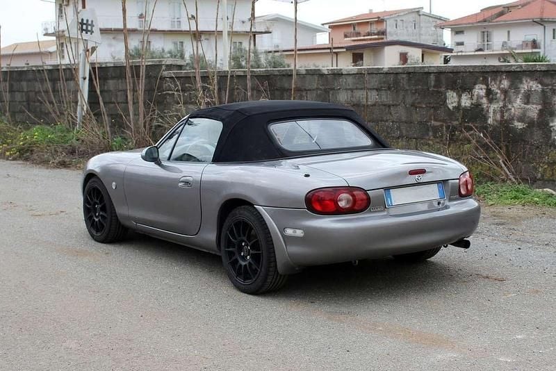Usata Mazda MX5 145 CV (106 kW) 2004 Cabrio