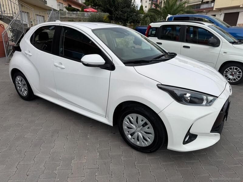 Usata Toyota Yaris Trend 72 CV (52 kW) 2022 Bianco Berlina