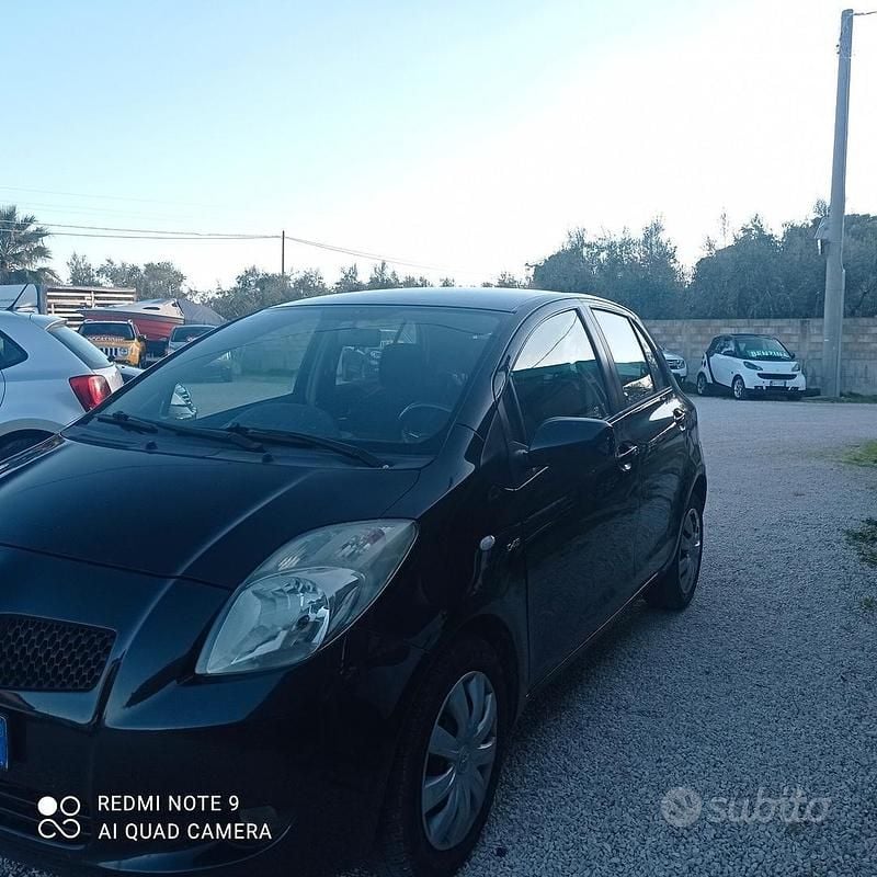 Usata Toyota Yaris Sol 90 CV (66 kW) 2009 Nero Berlina
