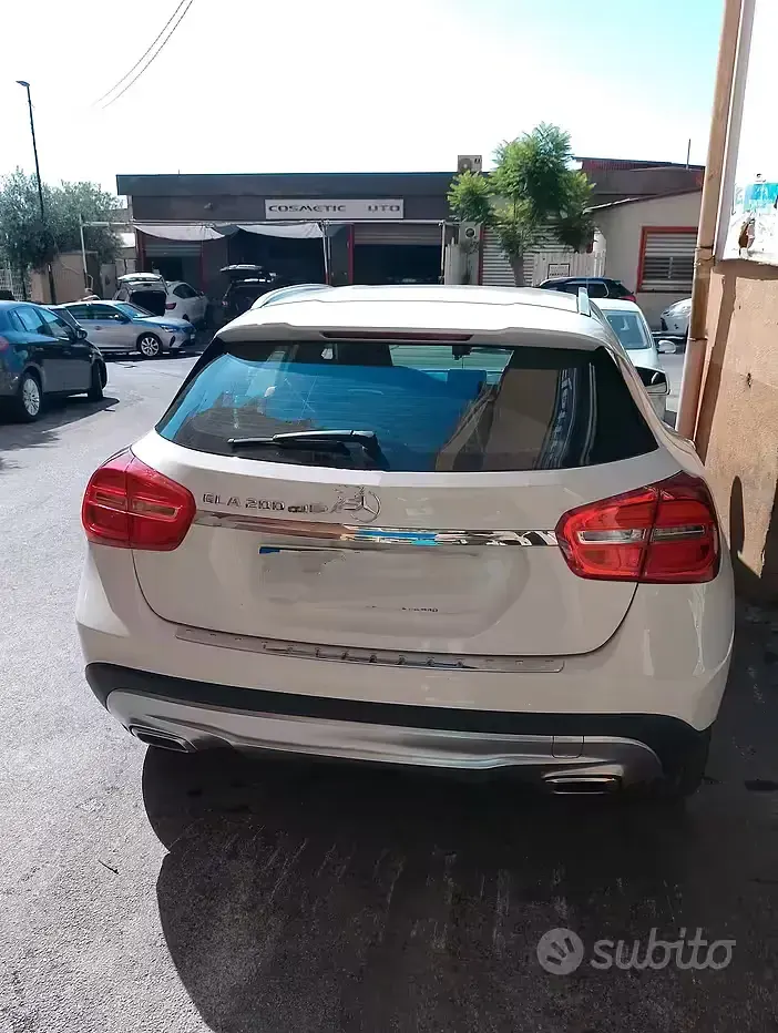 Usata Mercedes GLA200 156 CV (114 kW) 2015 Bianco SUV