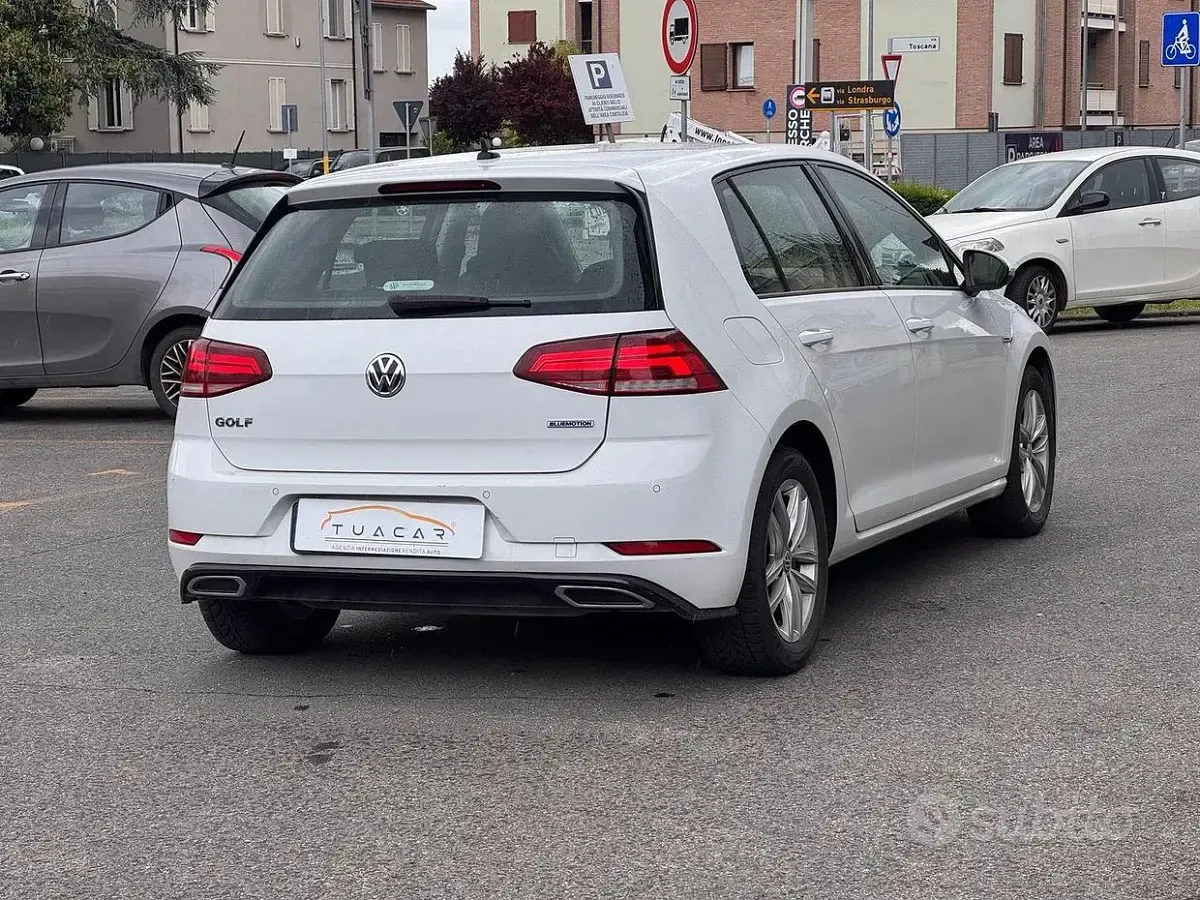 Begagnad VW Golf VIII Business 131 HK (96 kW) 2020 Vit Sedan