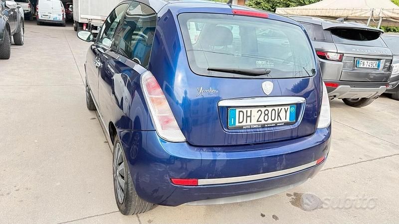 Usado Lancia Ypsilon 77 HP (56 kW) 2007 Azul Citadino