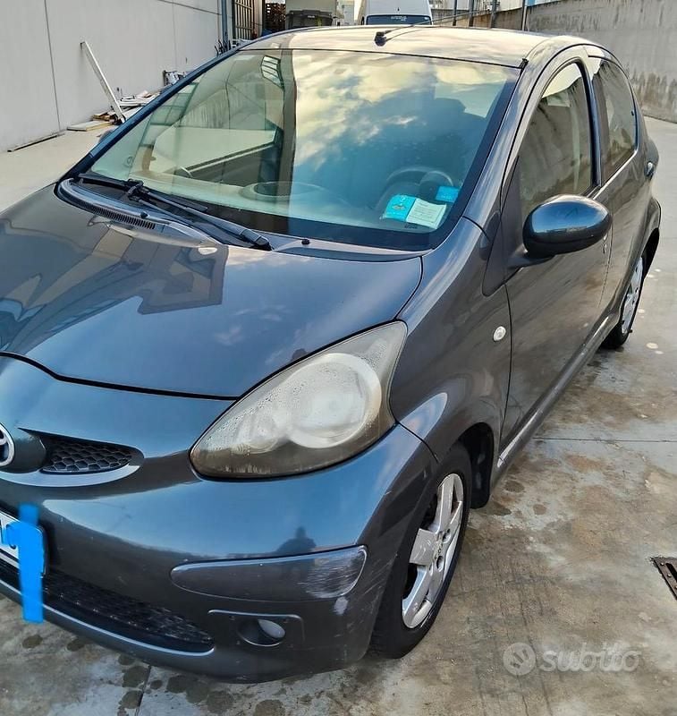 Usata 2006 Toyota Aygo Due volumi | 3500 € (Buon prezzo) - Immagine 1/4