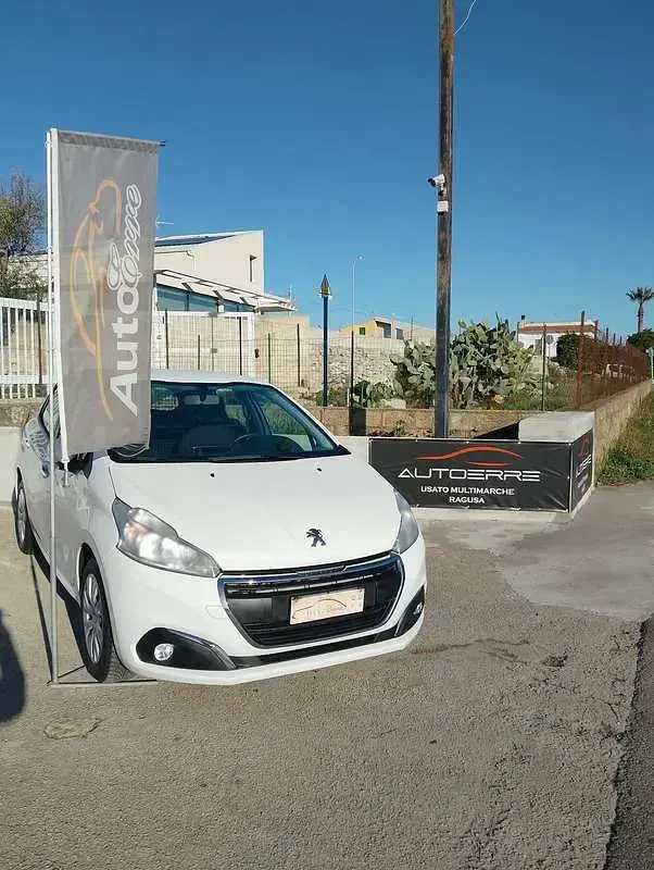 Usata Peugeot 208 Active 101 CV (74 kW) 2020 Utilitaria