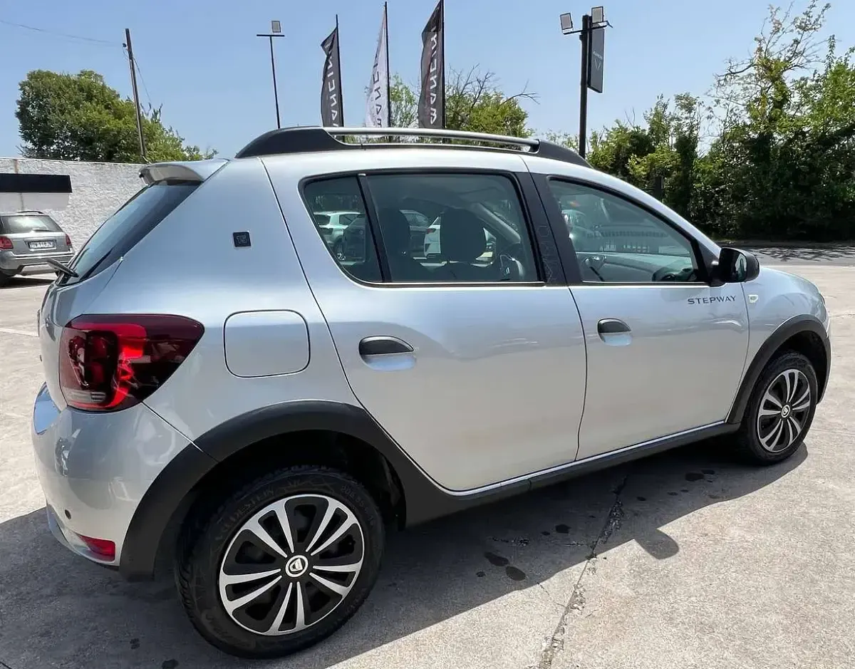 Usata Dacia Sandero Lauréate 90 CV (66 kW) 2020 Grigio Berlina
