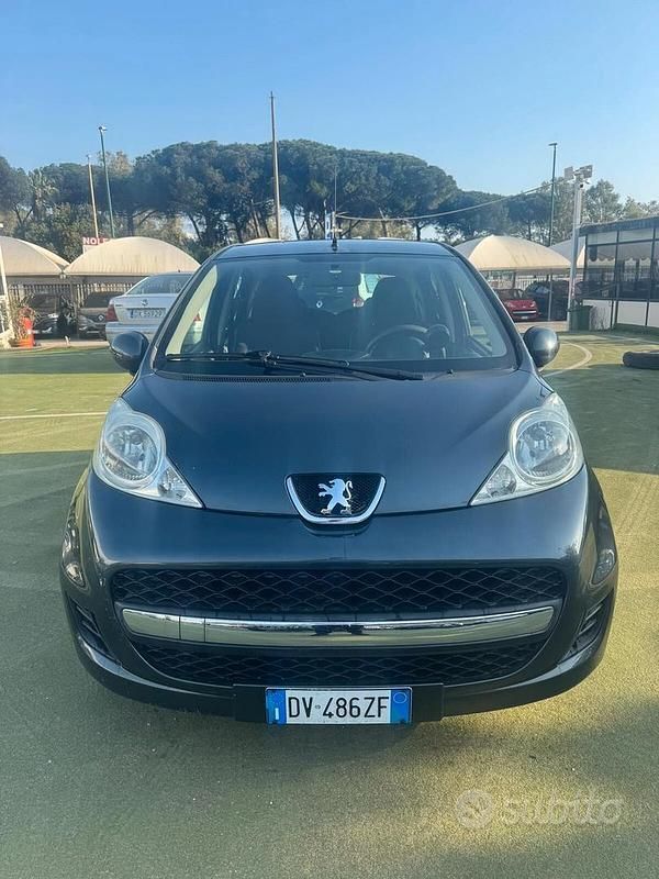 Usata Peugeot 107 68 CV (50 kW) 2009 Grigio Utilitaria
