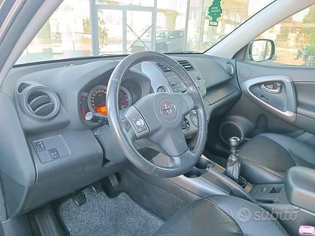 Usata Toyota RAV4 Luxury 177 CV (130 kW) 2006 Grigio SUV