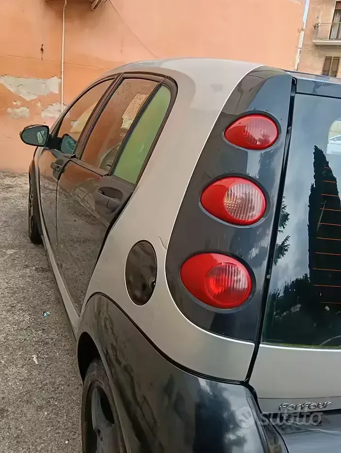 Usata Smart ForFour 61 CV (44 kW) 2005 Nero Utilitaria