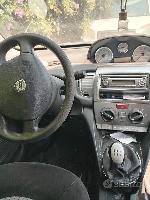 Usata Lancia Ypsilon 69 CV (50 kW) 2007 Grigio Utilitaria