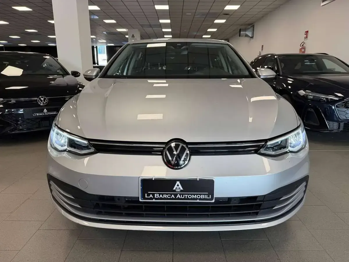 Usata VW Golf VIII Life 110 CV (80 kW) 2024 Argento Berlina