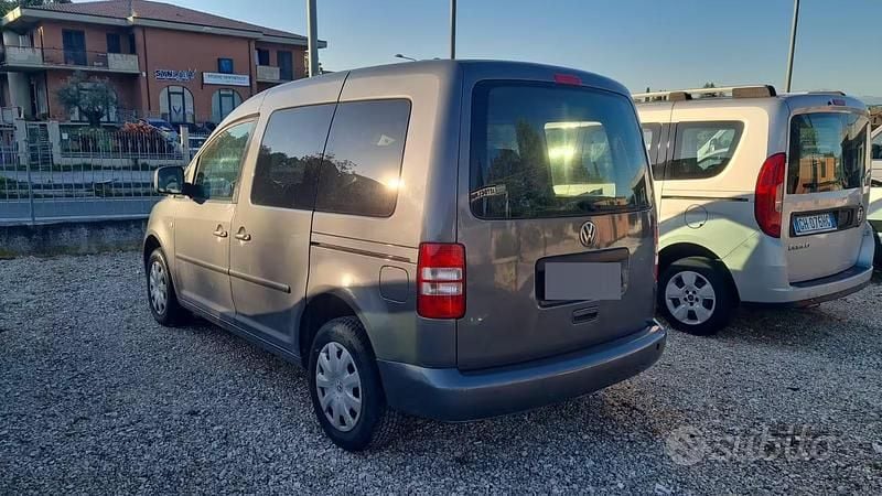 Usata VW Caddy 102 CV (75 kW) 2012 Grigio Monovolume
